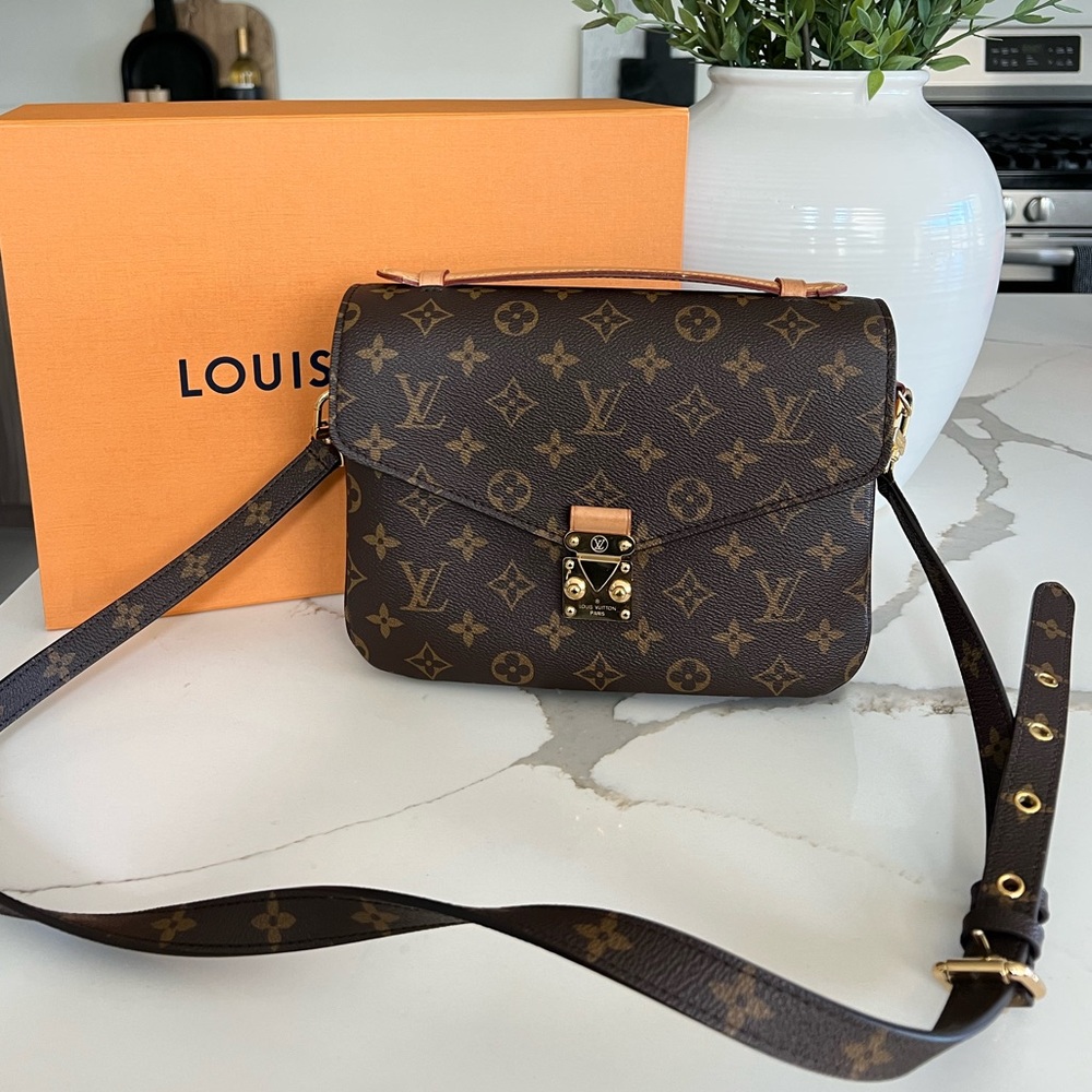 Louis Vuitton Pochette Metis Bag